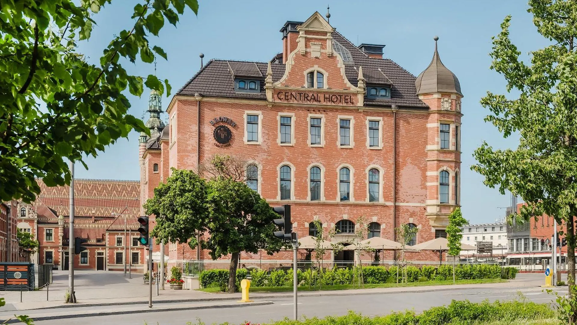 Staying In Centrum Gdansk: 4 Romantic Hotels Compared