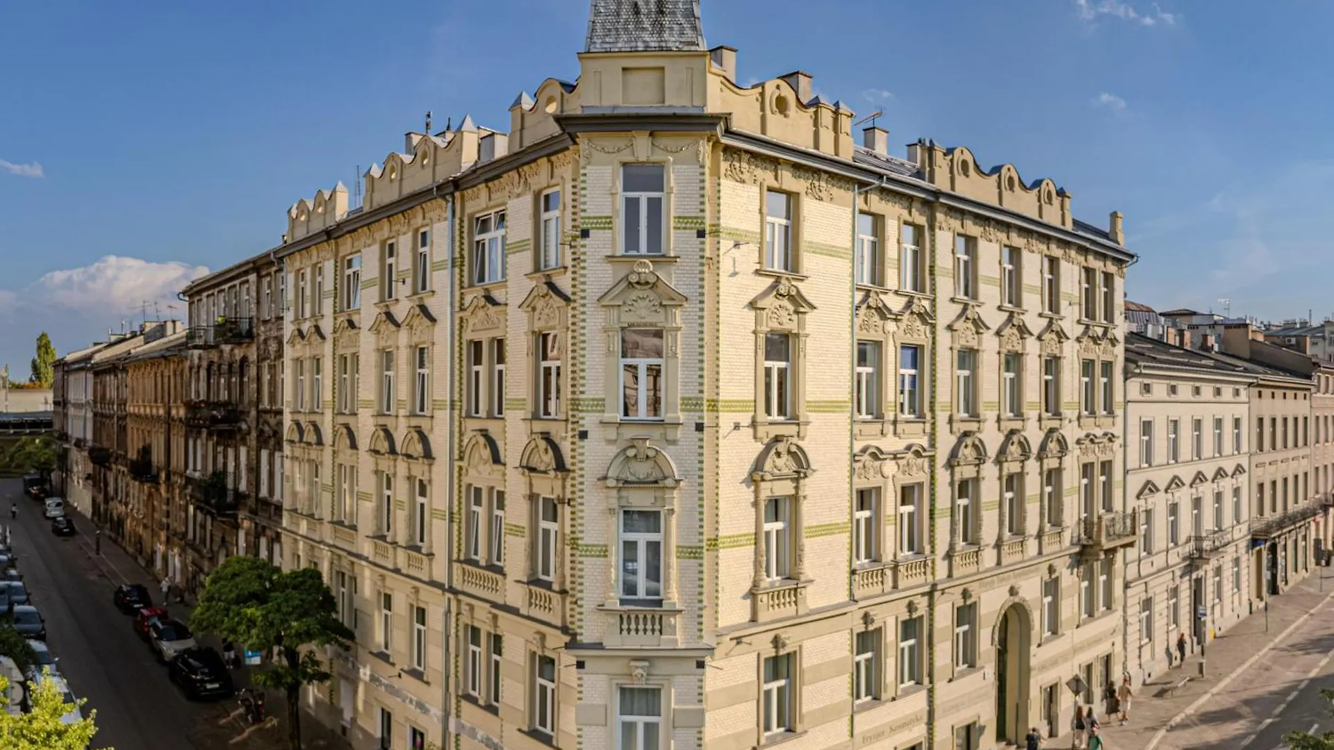 15 Smart Central Hotels Near Forum Przestrzenie Worth Booking