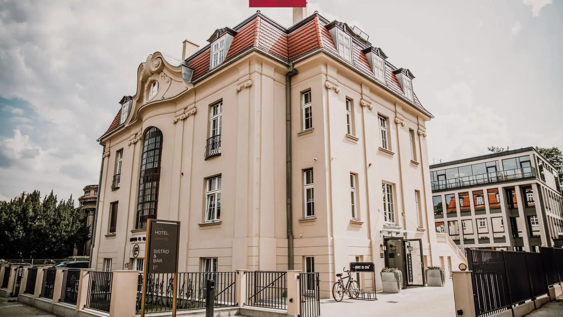 Where to Stay Near Royal Castle in Poznań: 2 Central Hotels Compared