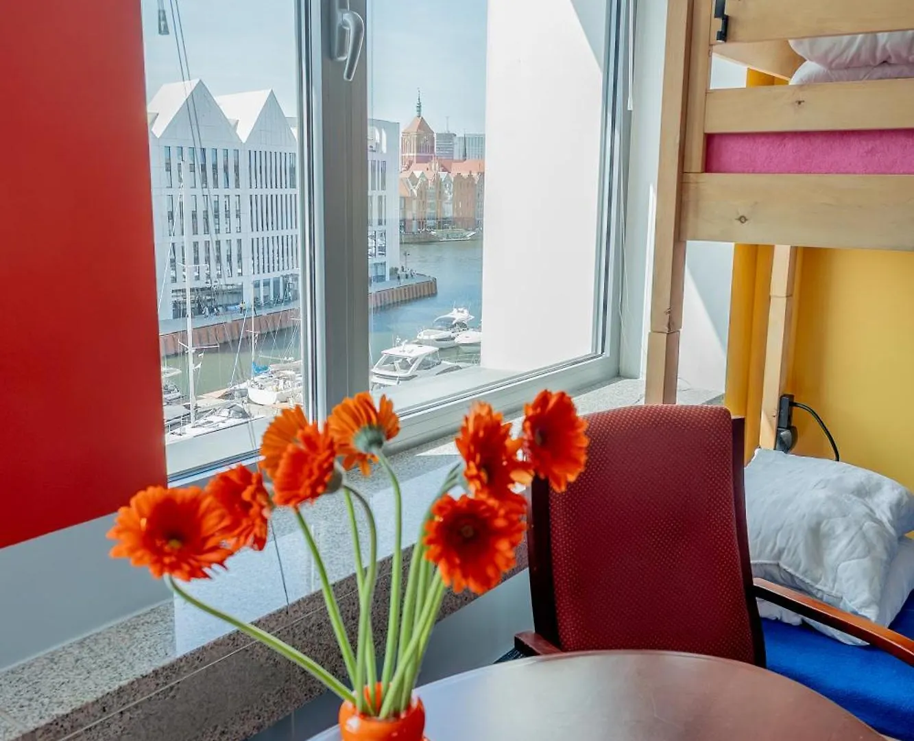 6 Smart Central Hotels Near Centrum Hewelianum to Book
