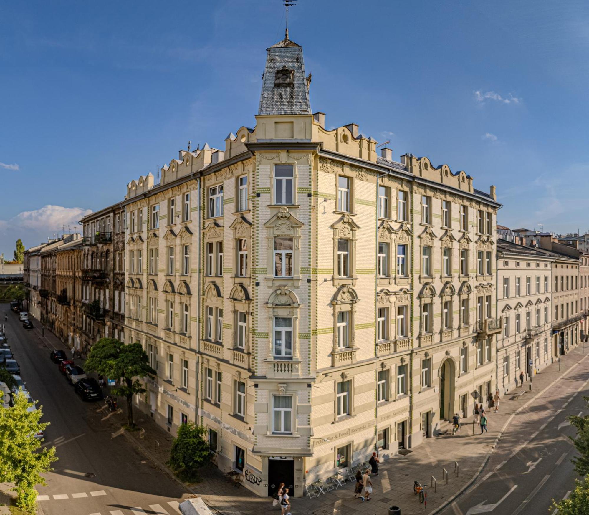 15 Smart Central Hotels Near Forum Przestrzenie Worth Booking