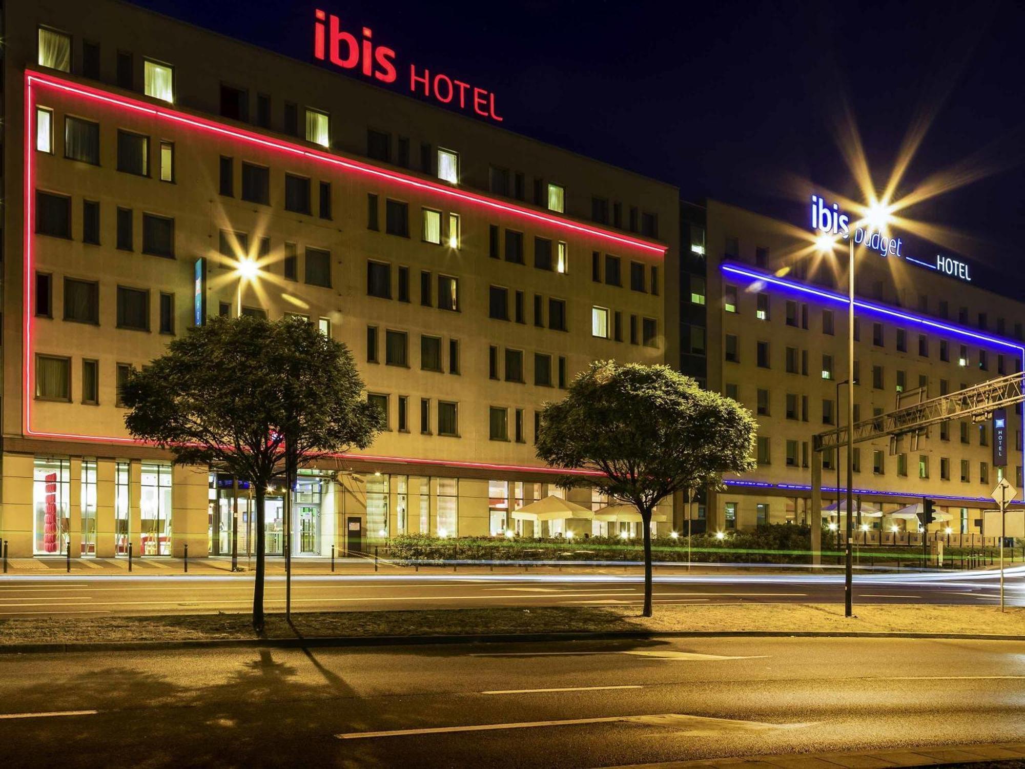 15 Smart Central Hotels Near Dragon's Den Worth Booking
